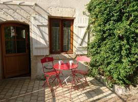 Gîte Cour-sur-Loire, 4 pièces, 6 personnes - FR-1-491-30, hotel in Cour-sur-Loire