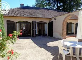 Charmant Gîte avec Cheminée et Animaux Admis - FR-1-496-31