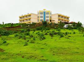 SS Resort Near Jaysagar Lake, hotel s parkiriščem v mestu Jawhār