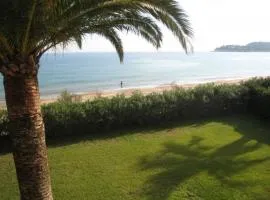 Villa de 250 m², climatisée, sur 2 niveaux au bord de l'eau - FR-1-100-243