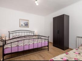 Holiday House Sweet Home, Hotel in Otočac