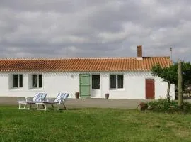 Charmant Gîte Rénové avec Jardin Privé, Cheminée et WiFi à Vairé, Vendée - FR-1-426-411