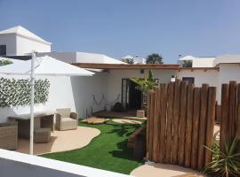 Green Corner Apartment, Hotel mit Pools in Yaiza