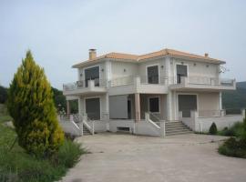 Kyparrisia, Pelloponese Villa with Mountain and Sea Views, holiday rental in Glikorrízion