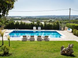 Casale Modica Villa Sleeps 6 Pool Air Con WiFi, hotel in Casale Modica