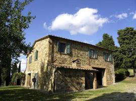 Castiglioncello del Trinoro Villa Sleeps 8 Pool, hotel u gradu Castiglioncello del Trinoro