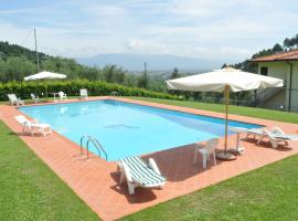 Massa Pisana Apartment Sleeps 8 Pool WiFi, hotelli kohteessa Badia Cantignano