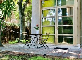 BuenRetiroPe - confortevoli bilocali con giardino, отель в Пескаре