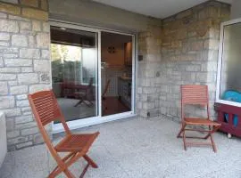 REF 005 Studio pour deux personnes avec terrasse résidence avec piscine PORT CROUESTY ARZON