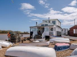The Boathouse in Felixstowe Ferry - Stunning Waterfront Property、フェリックストウの別荘