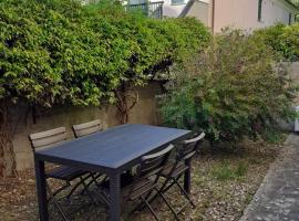 Tigullio Vacations - Flavia beach apartment, overnattingssted i Lavagna