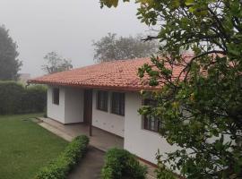 Casas Vacacionales La Cima, hotel cerca de Teleférico de Mérida, Mérida