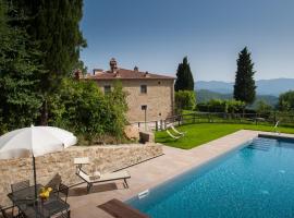 Le Poggiacce Villa Sleeps 12 with Pool Air Con and WiFi, hotell i Molinelli