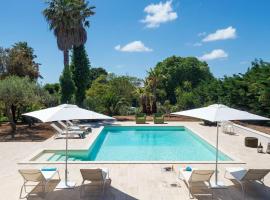 Posillesi Villa Sleeps 10 Pool Air Con WiFi, hotel en Ulmi