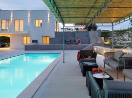 Casa Modica Villa Sleeps 6 Pool Air Con WiFi, hotel em Casa Modica