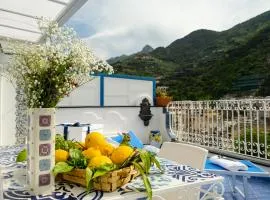 Grecale - amazing apartment with patio and sea view
