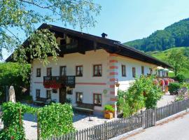 Ferienwohnungen Meyerlhof: Aschau im Chiemgau şehrinde bir aile oteli