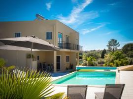 Casa Gemeos, hotel v destinaci Alcobaça
