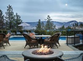 Under the Tree - Bed & Breakfast: Kelowna, Geert Maas Sculpture Gardens Gallery yakınında bir otel