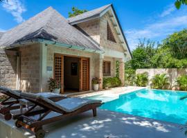 private pool cottage diani beach, vila di Diani Beach