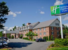 Holiday Inn Express and Suites Merrimack, an IHG Hotel – hotel w pobliżu miejsca Anheuser-Busch's Brewery w mieście Merrimack