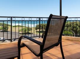 Breakers Unit 1 10 - LJHooker Yamba, hotel in Yamba