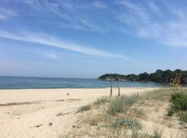 SEA CARAVAN ON THE BEACH, hotel en Kiten