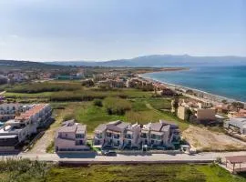 Aegean Breeze Luxury Apartments next to the sea