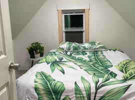 Charming Room in Midtown West Crash Pad near Georgia Tech, počitni&scaron;ka nastanitev v mestu Atlanta