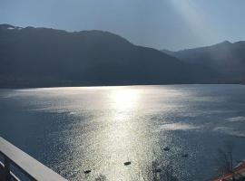 Little Suite On Lake Maggiore, viešbutis mieste Verbanija