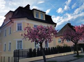 Villa Kreuzbergl - Apartment, hotel in Klagenfurt