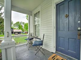 Romantic Apt Near Wineries, Golf and Lake Erie!, hotel di Westfield