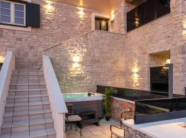 TEONA Luxury Studio Apartment with jacuzzi and terrace sea view, hotel u Saliju