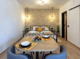 TEONA Luxury Studio Apartment with jacuzzi and terrace sea view, family hotel in Sali