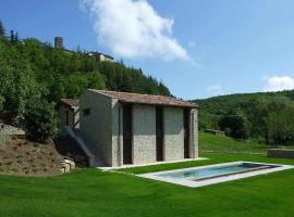 Molino dei Ciliegi Splendida villa in Umbria，新維南佐的附設泳池的飯店