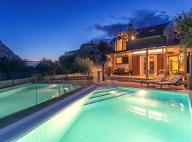 NORMABEL relaxing villa with heated pool and sauna, ξενοδοχείο σε Žrnovnica