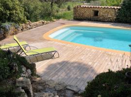 l'Oustaou B&B Piscine & Spa, bed and breakfast v destinaci Besse-sur-Issole