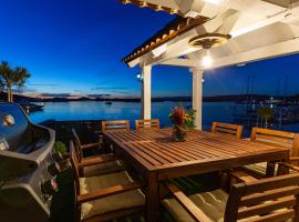 Luxury LeNi Guest House, hotel em Murter