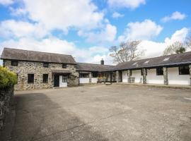 Bryn Eira Stables, hotel with pools in Llanfairpwllgwyngyll