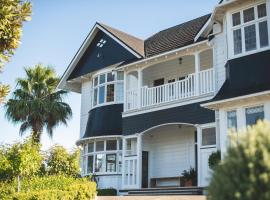 Cedar House, beach rental in Gisborne