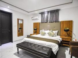 Findrender 2 Bedroom Apartment, hotel in Moba