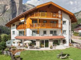 Garni-Hotel Aghel Suites & Apartments, hótel í Selva di Val Gardena