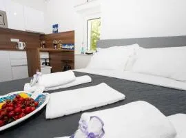 Apartments LORY,ON PROMENADE,BEACH NIKOLINA,WIFI,PARKING