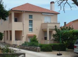Apartment Davorka, hotel in Božava