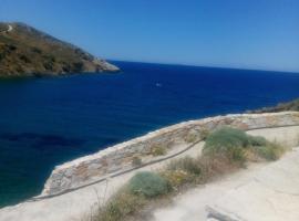 Balcony to Aegeon 4, hotel in Apollon