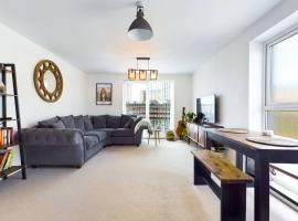 Chic City Centre Apartment With Allocated Parking, hotel dekat Cathedral Church of St Joseph, Swansea