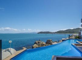 1 Bright Point Apartment 4502, ξενοδοχείο σε Nelly Bay