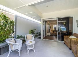 Reflections Amber Villa 3, מלון בPicnic Bay