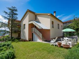 Holiday home in Cupramontana with furnished garden and bbq, hotell i Cupramontana