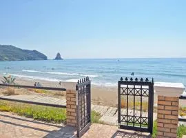 Corfu Beachfront holiday Houses Yannis on Agios Gordios beach